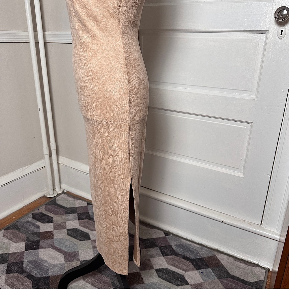 3/$20 💥 4SI3NNA Bodycon Dress Sz S‎ Neutral Muted Snakeskin Print Slit - Picture 7 of 16